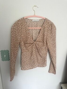 Abercrombie & Fitch Tan and White Floral Twist-Front Long Sleeve Top